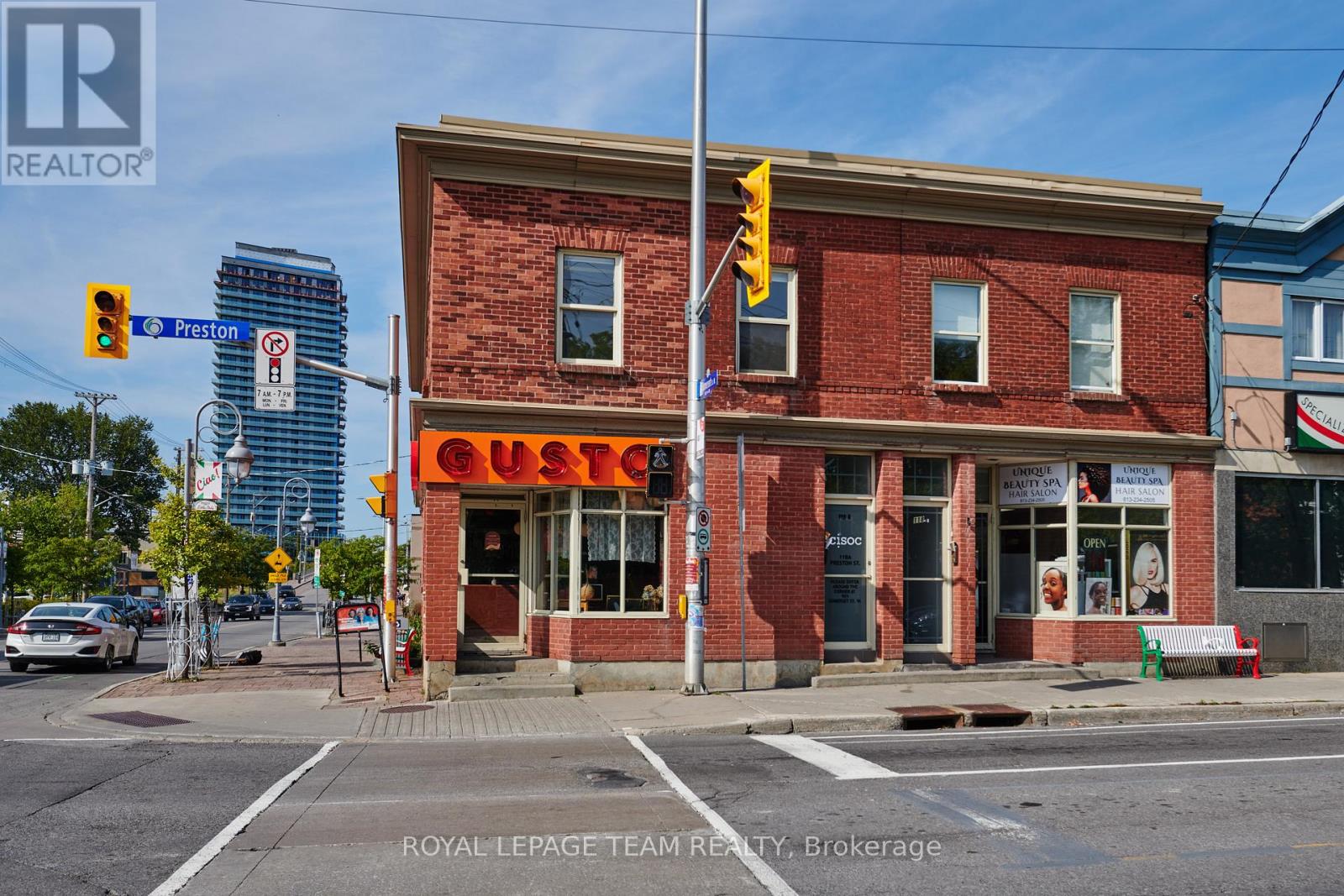 901 Somerset Street, Ottawa, Ontario  K1R 6R9 - Photo 1 - X13415068