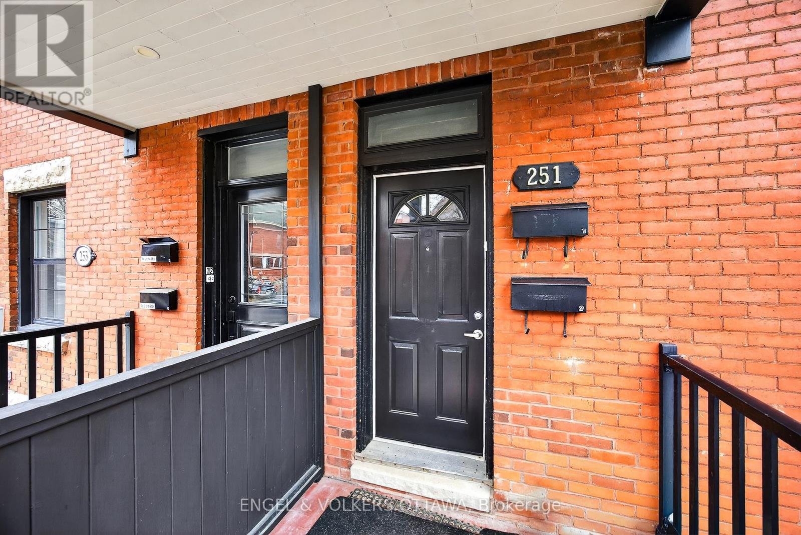 251 Arlington Avenue, Ottawa, Ontario  K1R 5T1 - Photo 4 - X13416062