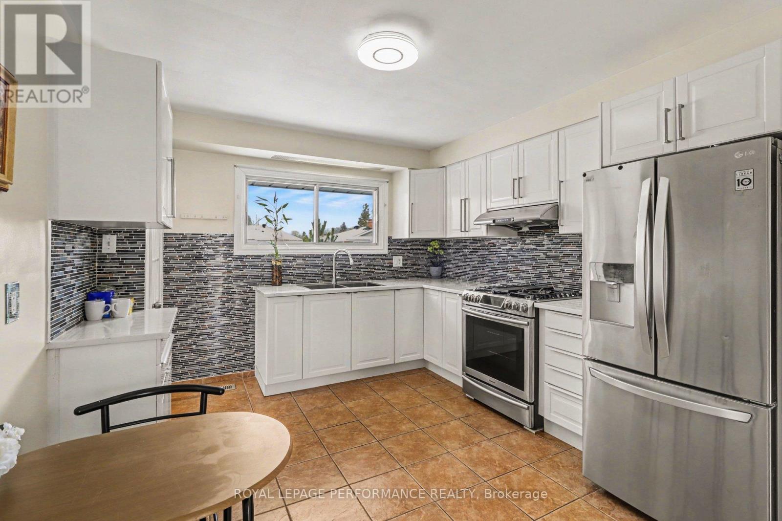 788 Dickens Avenue, Ottawa, Ontario  K1G 2X8 - Photo 6 - X13416368