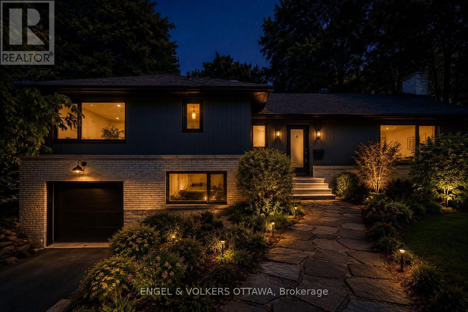 1 Amberly Place, Ottawa, Ontario  K1J 7J9 - Photo 2 - X13416902