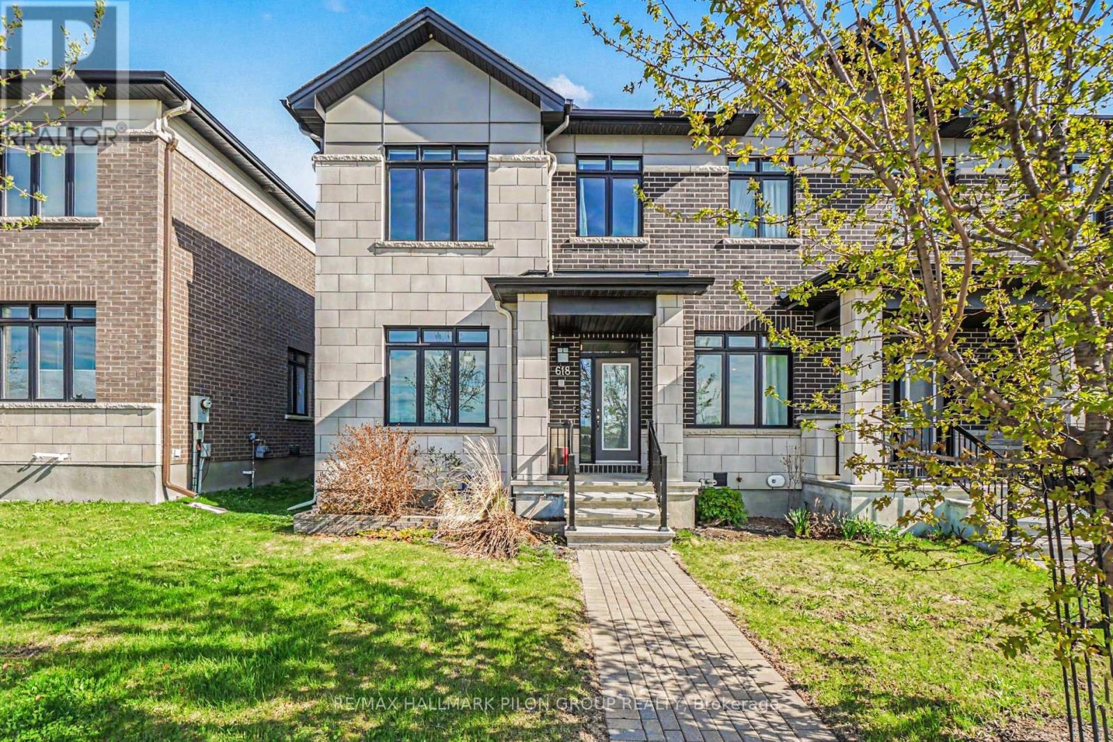 618 Mikinak Road, Ottawa, Ontario  K1K 3X7 - Photo 1 - X13416904