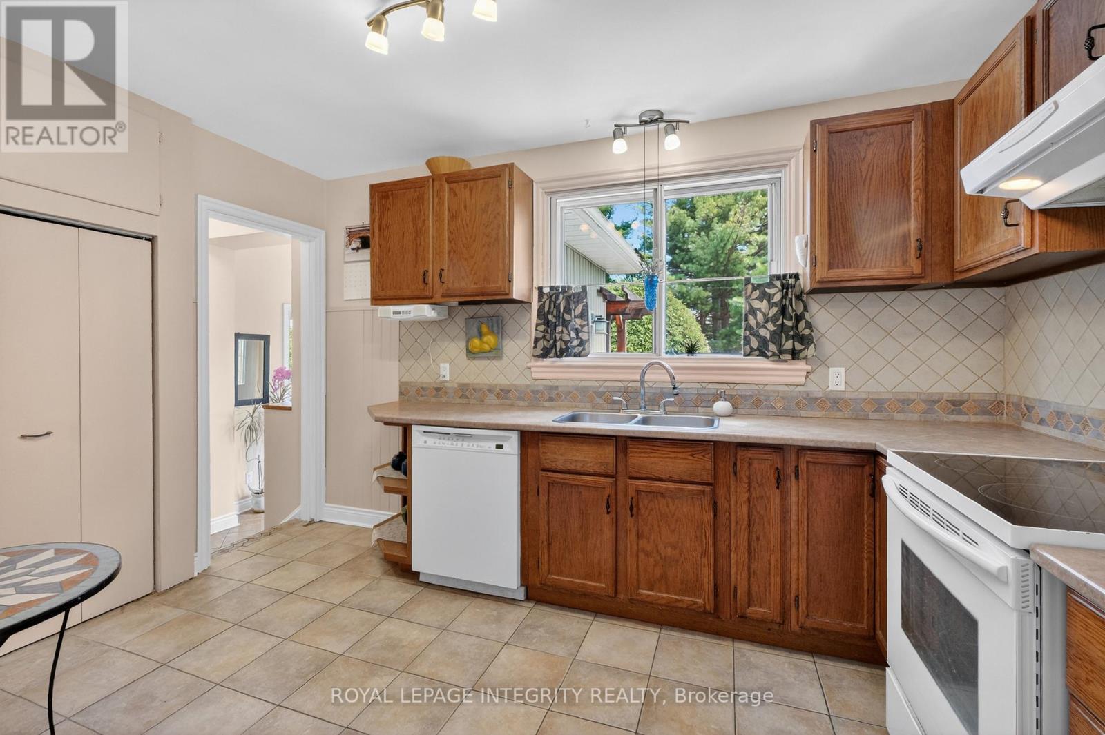 957 Blair Road, Ottawa, Ontario  K1J 7M9 - Photo 10 - X13416976