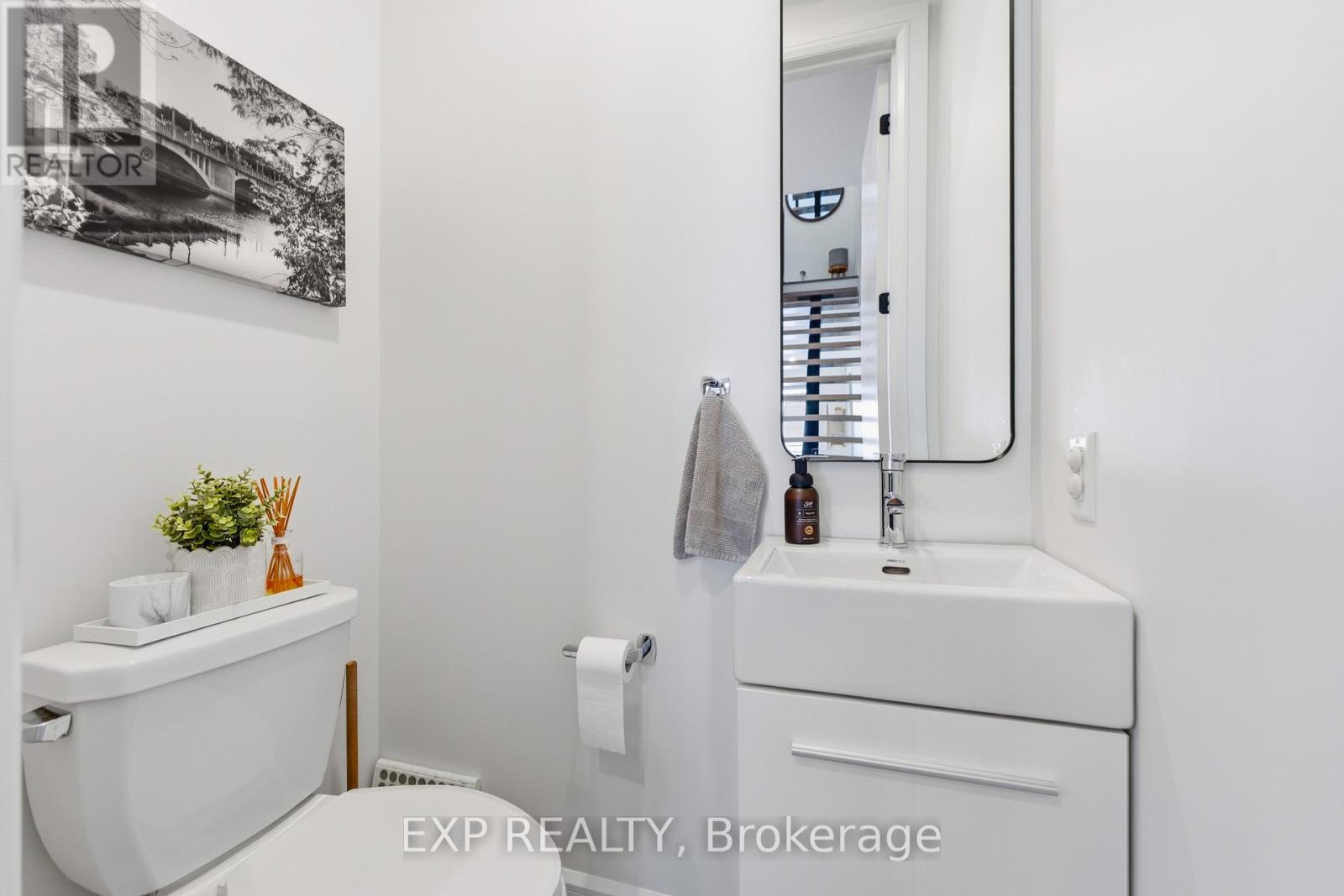 158 Marier Avenue, Ottawa, Ontario  K1L 5S1 - Photo 2 - X13417054