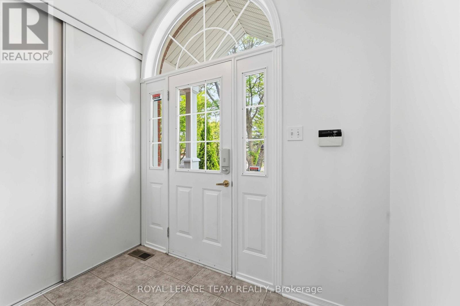 11 Saffron Court, Ottawa, Ontario  K2J 4R7 - Photo 3 - X13417452