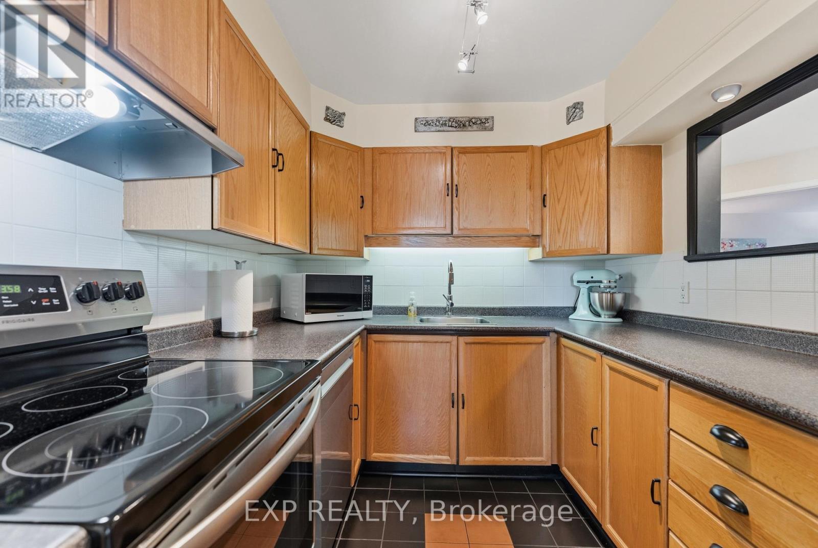 7 - 2 Stonebank Crescent, Ottawa, Ontario  K2H 9M1 - Photo 15 - X13253600