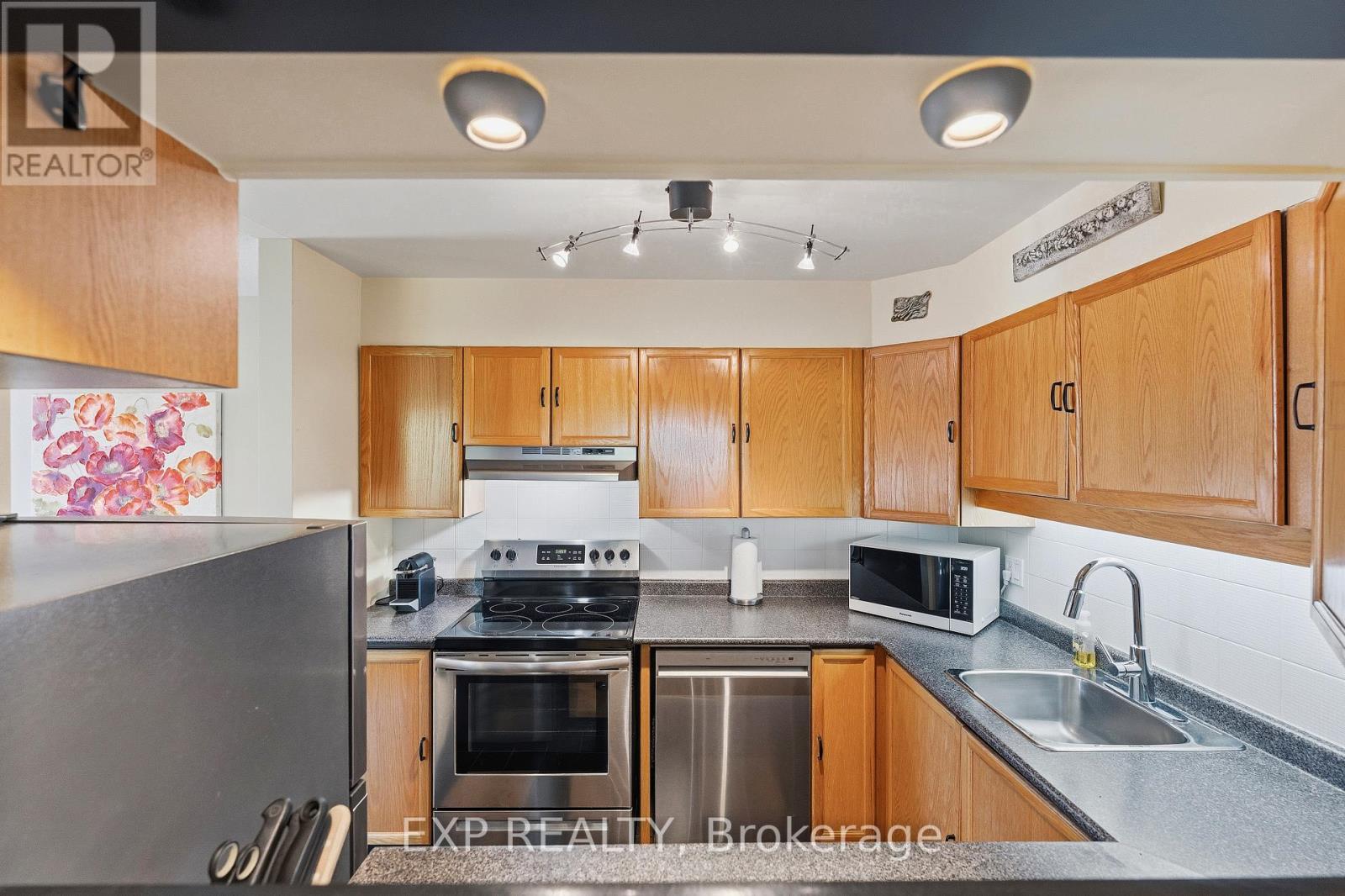 7 - 2 Stonebank Crescent, Ottawa, Ontario  K2H 9M1 - Photo 18 - X13253600