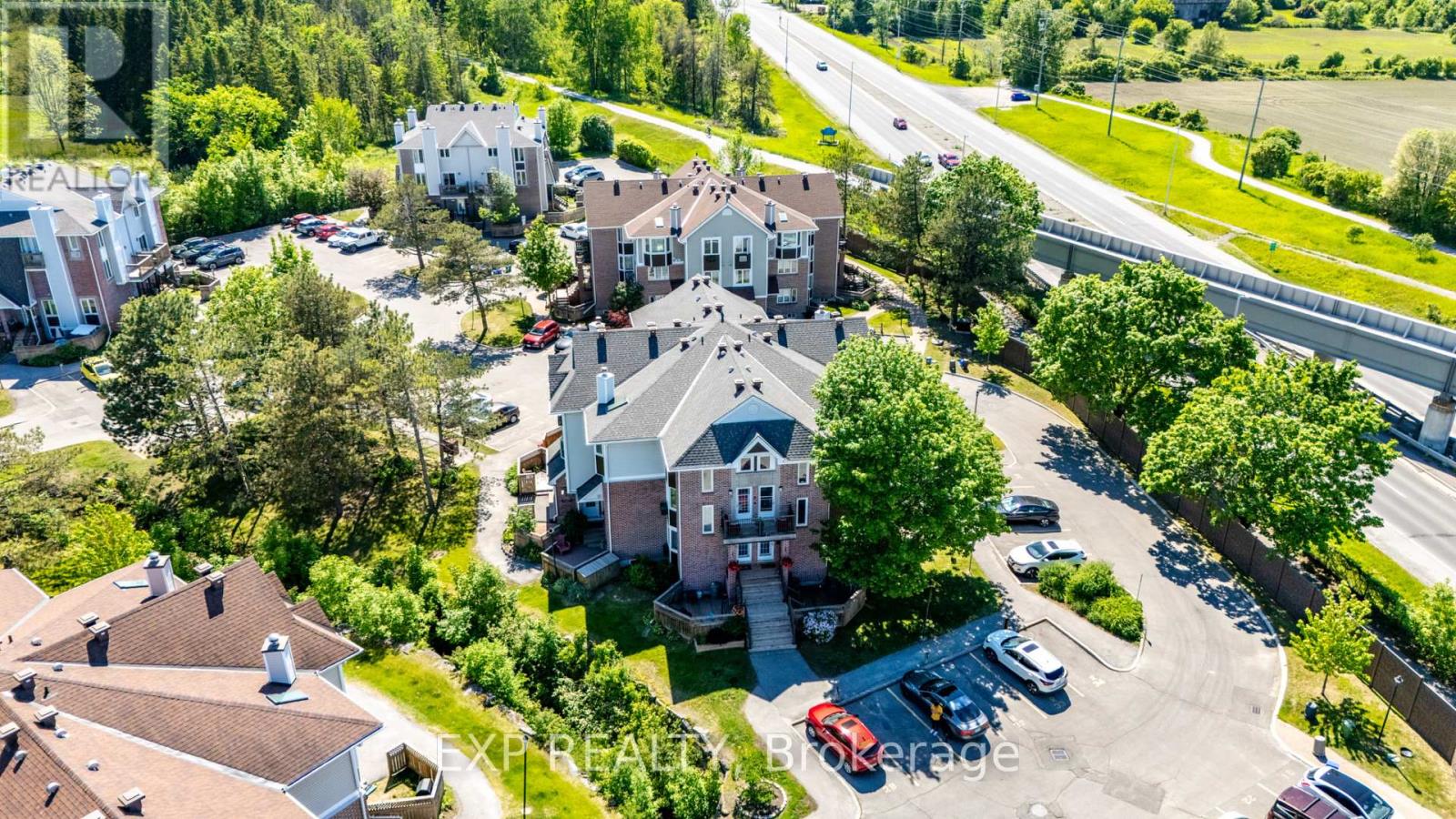 7 - 2 Stonebank Crescent, Ottawa, Ontario  K2H 9M1 - Photo 3 - X13253600