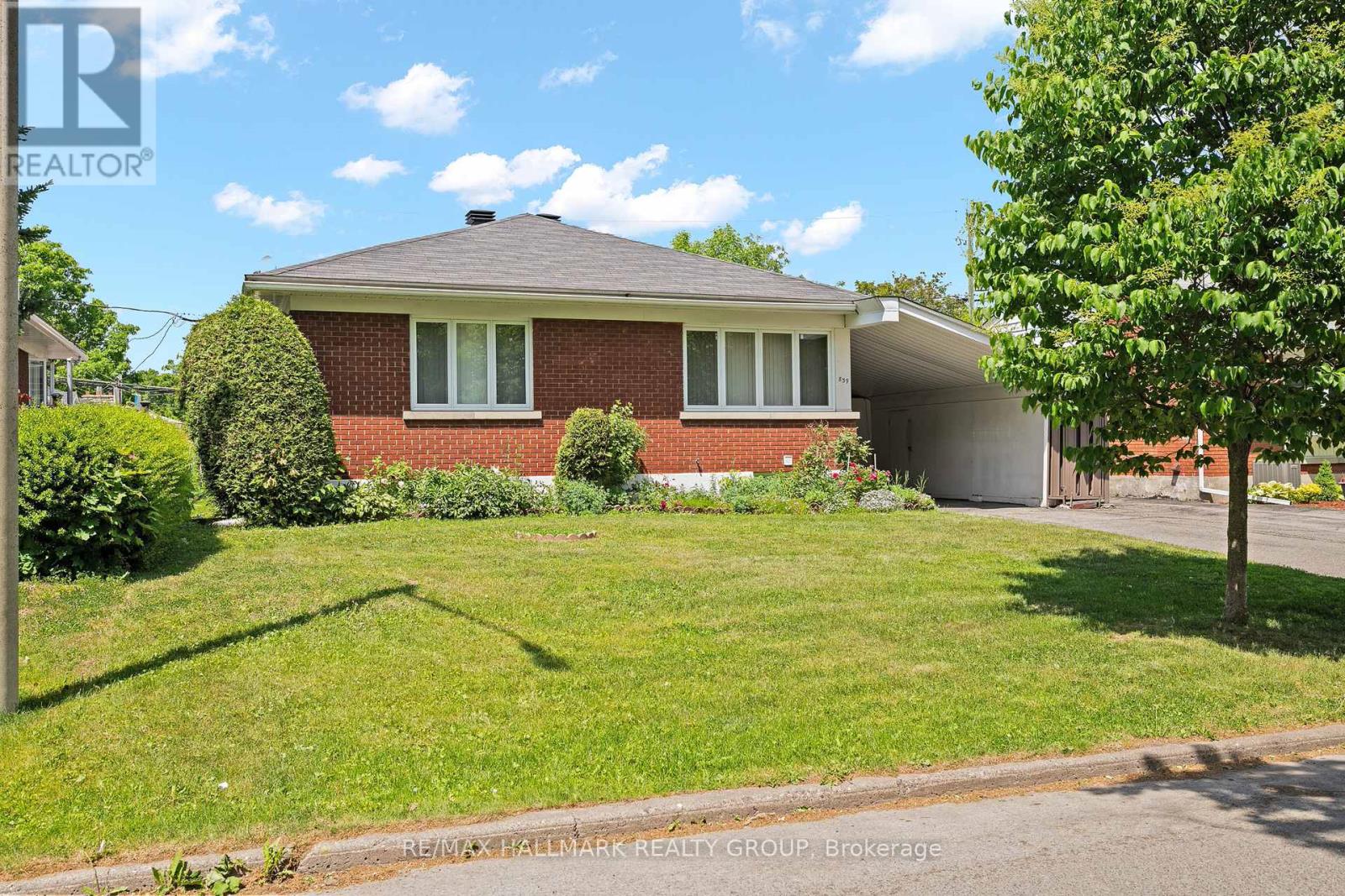 839 Weston Drive, Ottawa, Ontario  K1G 1W5 - Photo 1 - X13418076