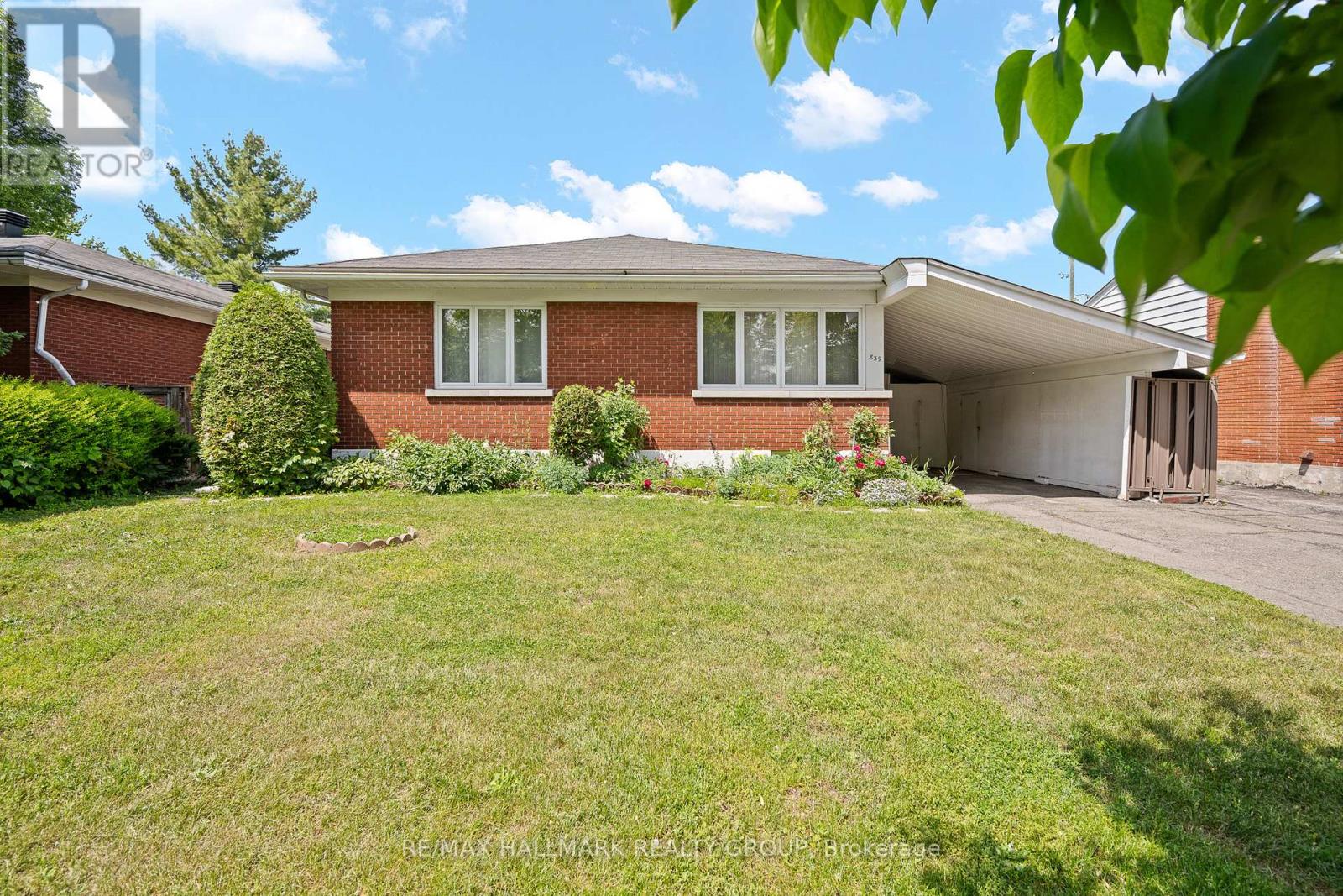 839 Weston Drive, Ottawa, Ontario  K1G 1W5 - Photo 2 - X13418076