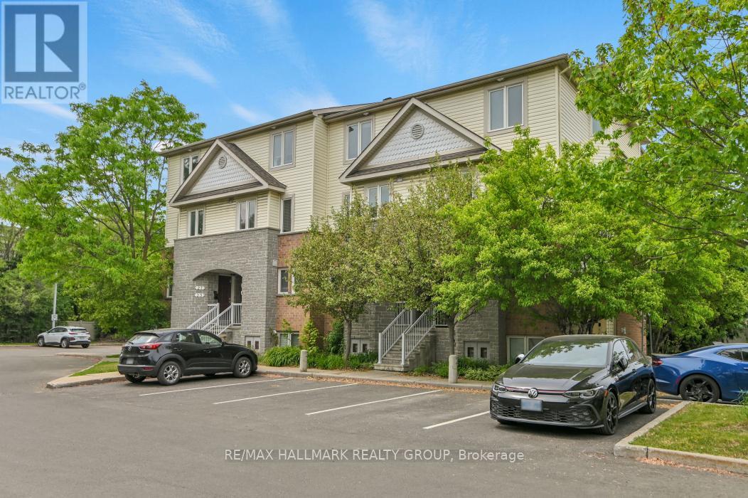 39 Strathaven Private, Ottawa, Ontario  K1J 1K7 - Photo 2 - X13418660