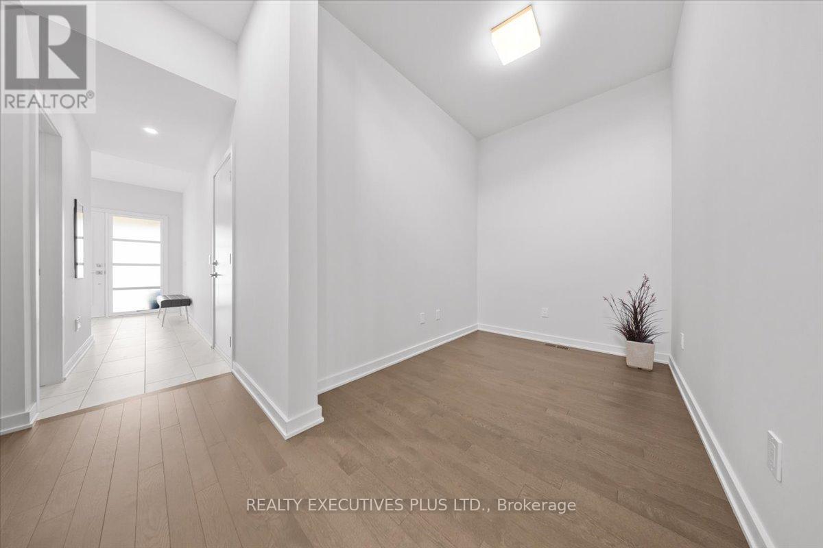 699 Honeydew Street, Ottawa, Ontario  K1X 0K5 - Photo 3 - X13419426