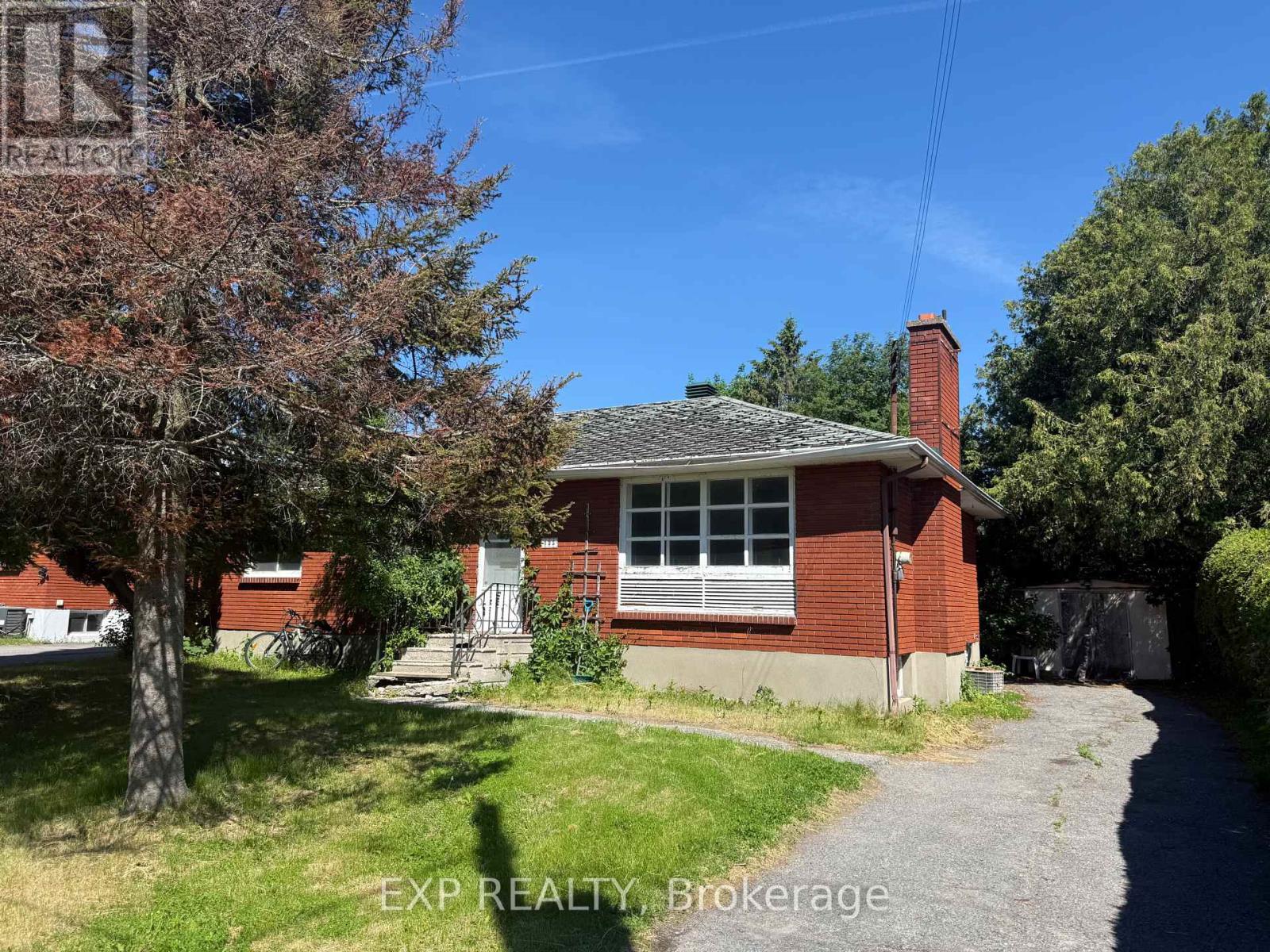135 Oakridge Boulevard, Ottawa, Ontario  K2G 2V1 - Photo 2 - X13419738