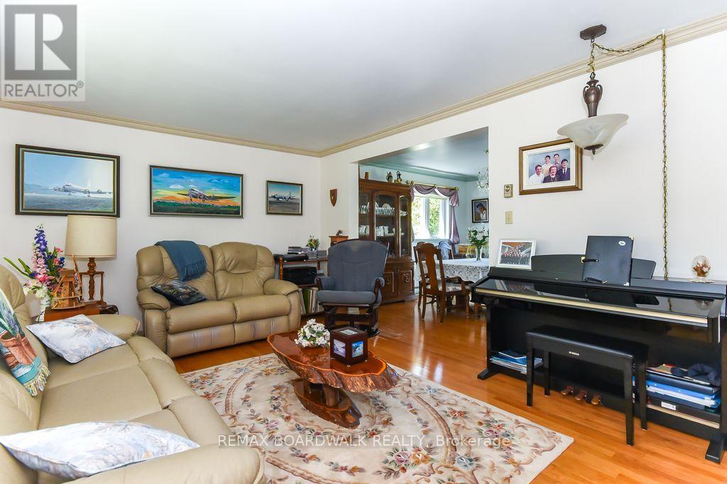 6617 Carriere Street, Ottawa, Ontario  K1C 4T6 - Photo 8 - X13419782