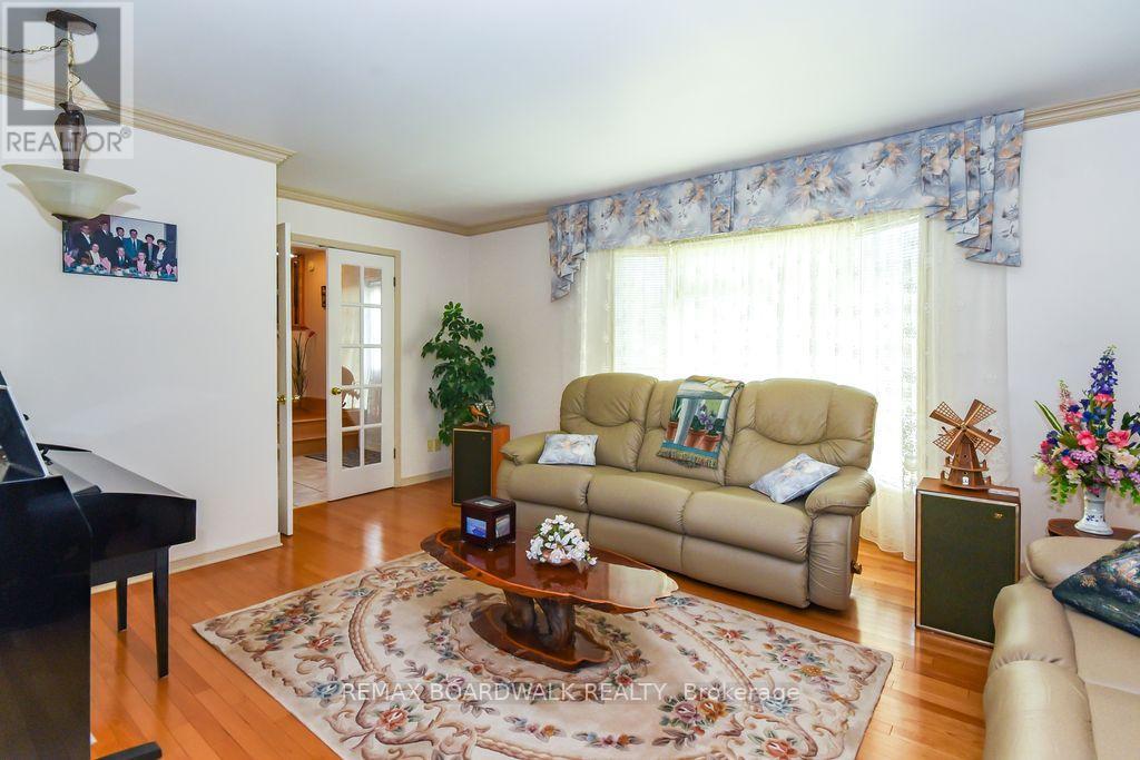 6617 Carriere Street, Ottawa, Ontario  K1C 4T6 - Photo 9 - X13419782