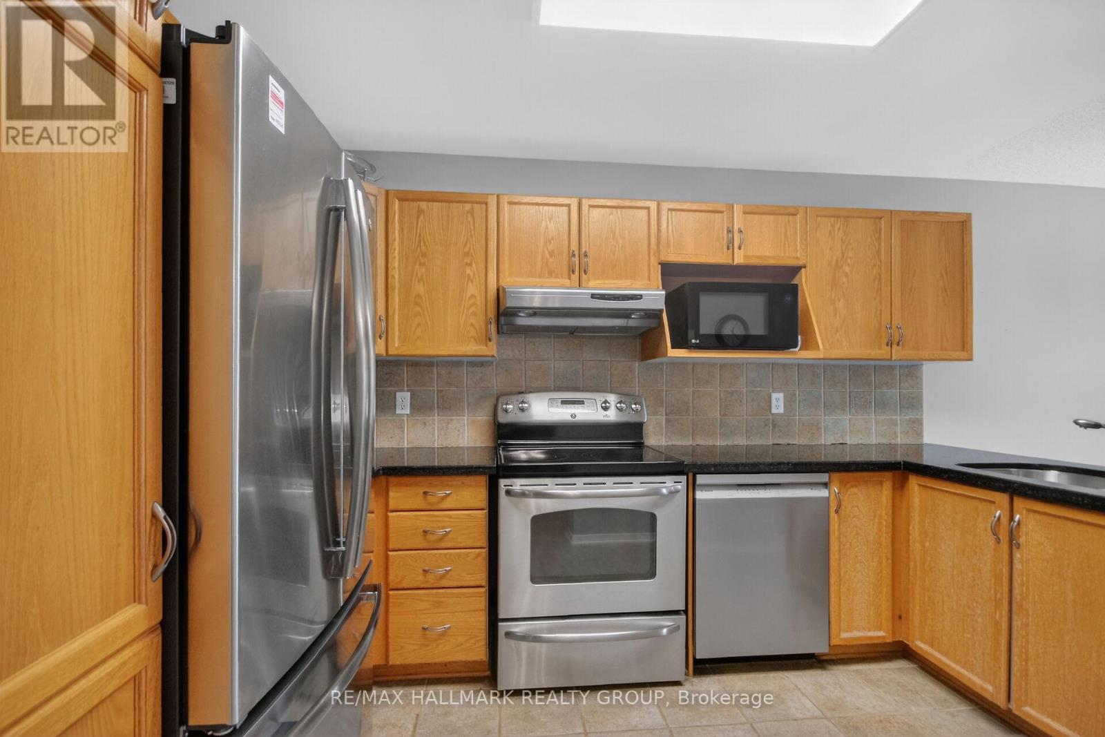 80 Scarlet Court, Ottawa, Ontario  K1T 3R6 - Photo 12 - X13419796
