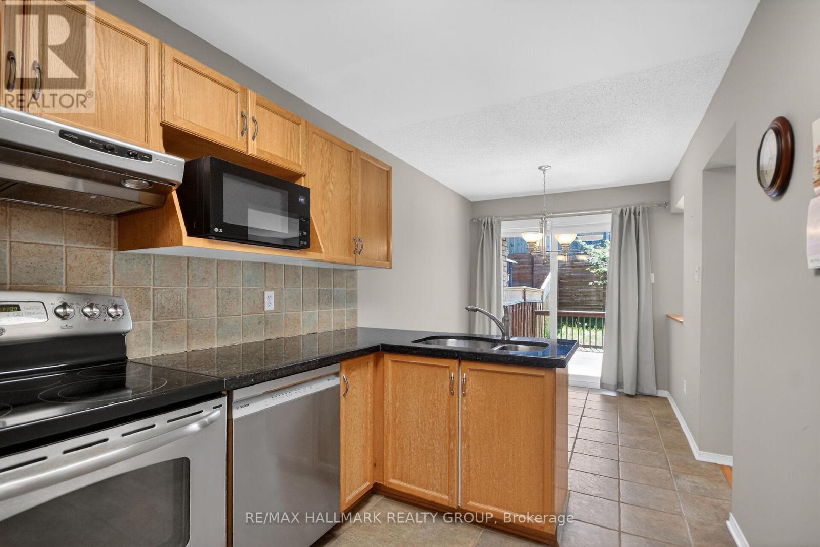 80 Scarlet Court, Ottawa, Ontario  K1T 3R6 - Photo 13 - X13419796