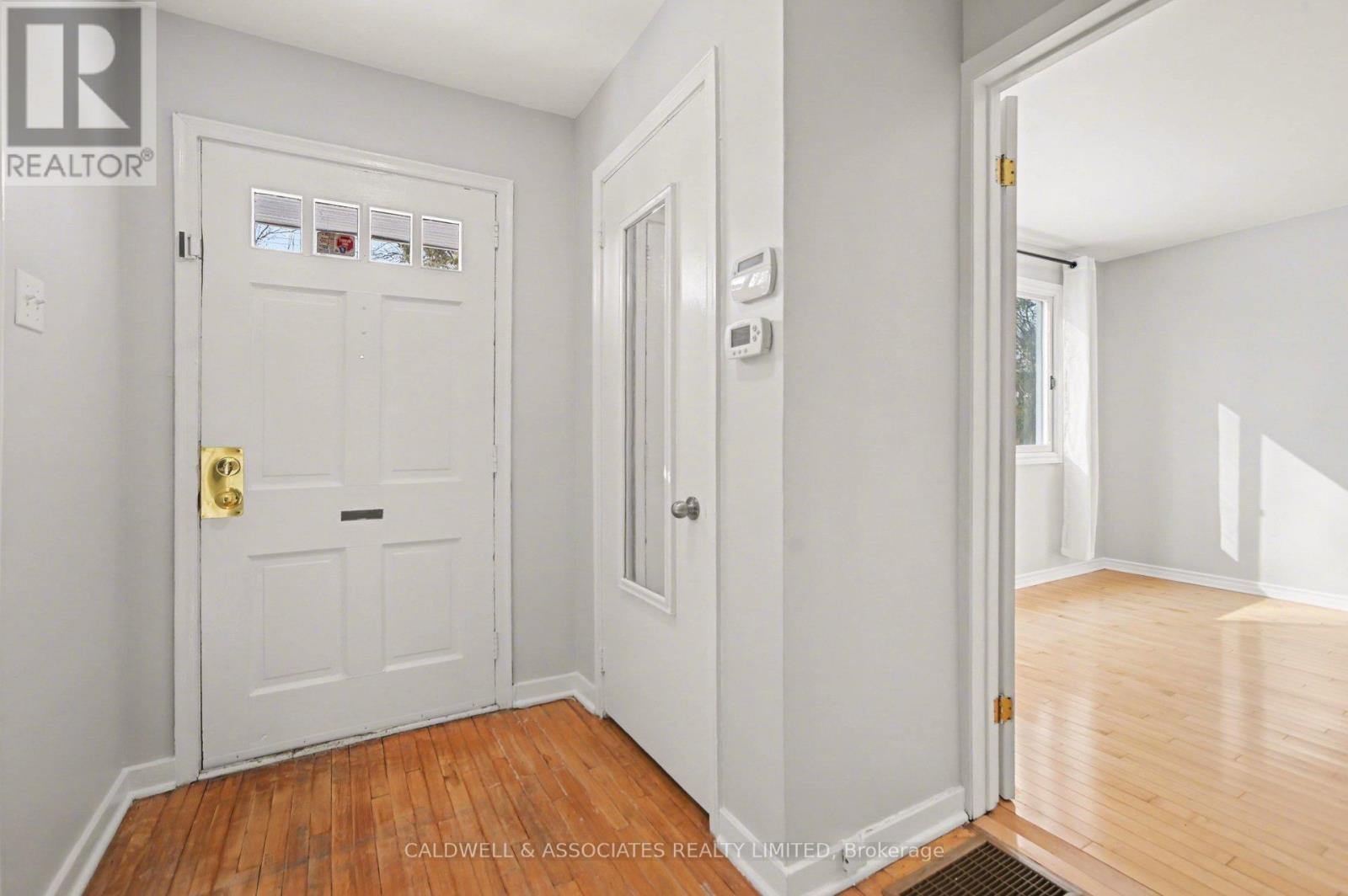 5 Arundel Avenue, Ottawa, Ontario  K1K 0B1 - Photo 2 - X13420146