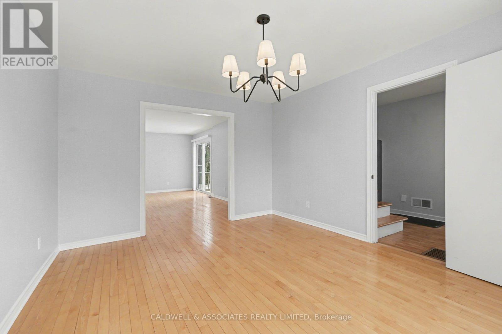 5 Arundel Avenue, Ottawa, Ontario  K1K 0B1 - Photo 3 - X13420146