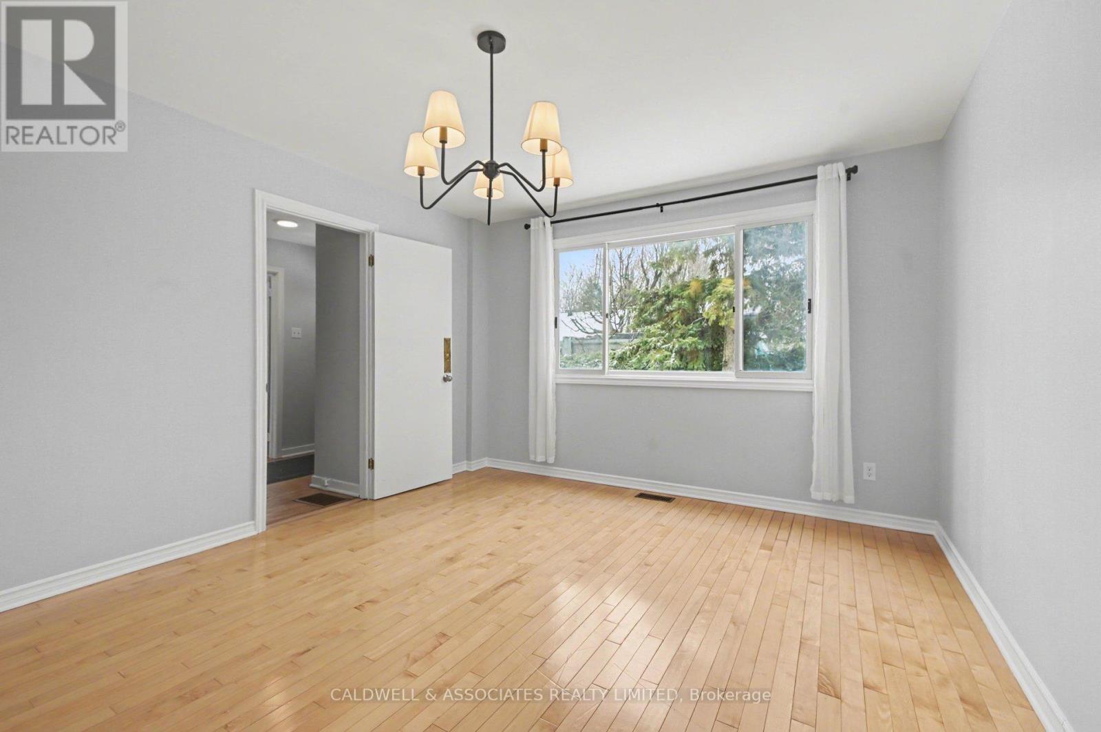 5 Arundel Avenue, Ottawa, Ontario  K1K 0B1 - Photo 4 - X13420146