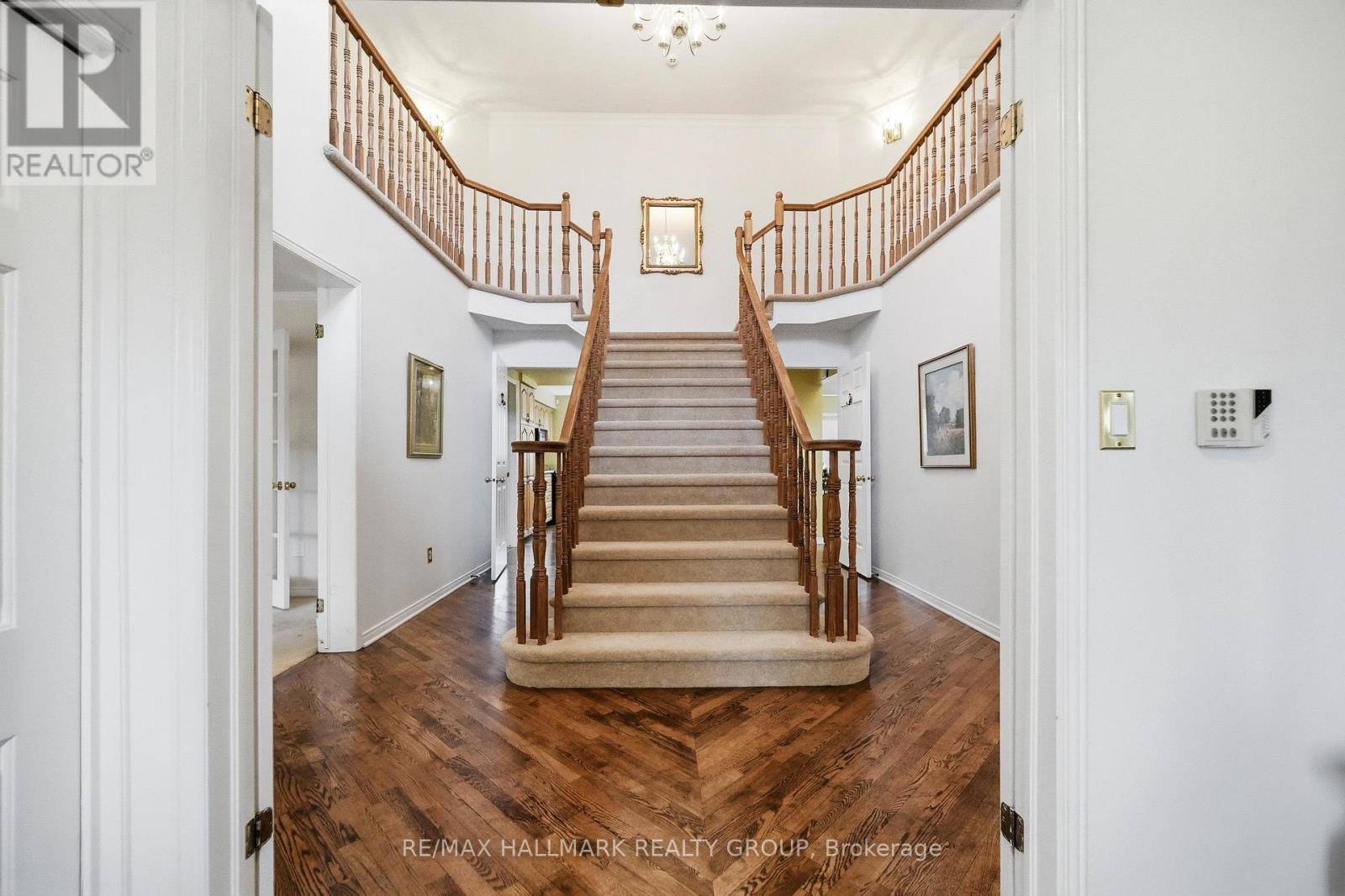 20 Halldorson Crescent, Ottawa, Ontario  K2K 2C7 - Photo 3 - X13420246
