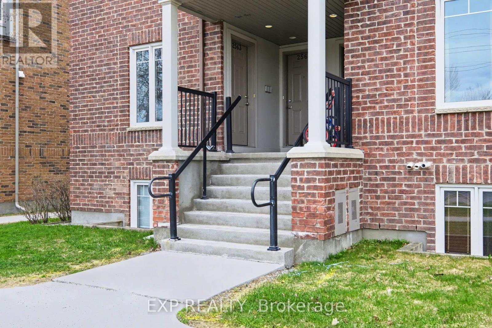2563 Longfields Drive, Ottawa, Ontario  K2J 2L7 - Photo 4 - X13420250