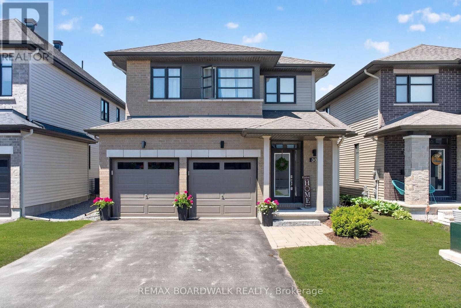 38 THUNDERBOLT STREET, Ottawa, Ontario