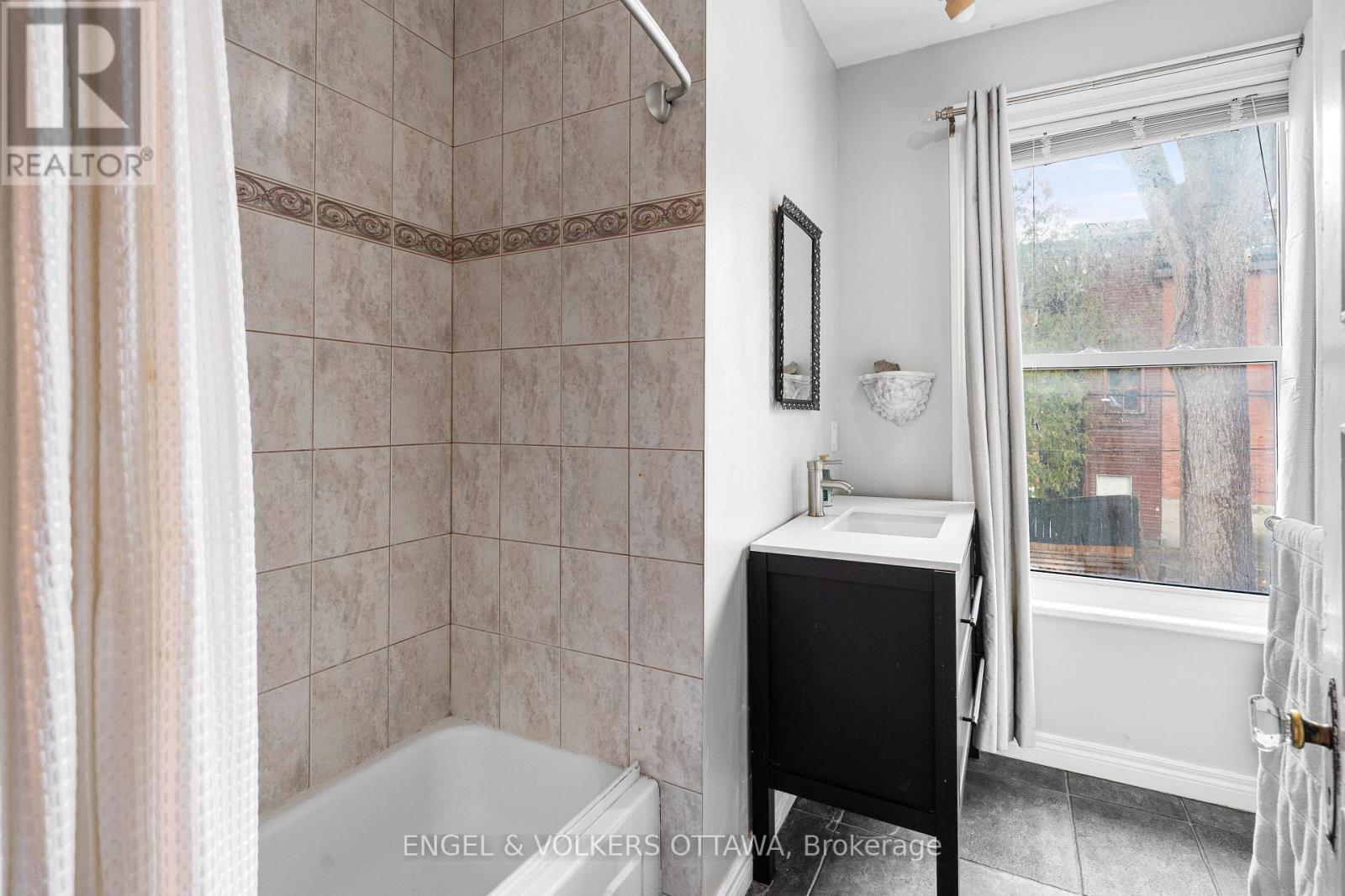 553 Gilmour Street, Ottawa, Ontario  K1R 5L5 - Photo 30 - X13421772