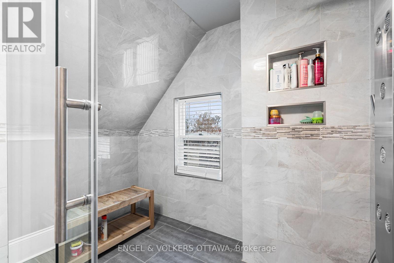 553 Gilmour Street, Ottawa, Ontario  K1R 5L5 - Photo 40 - X13421772