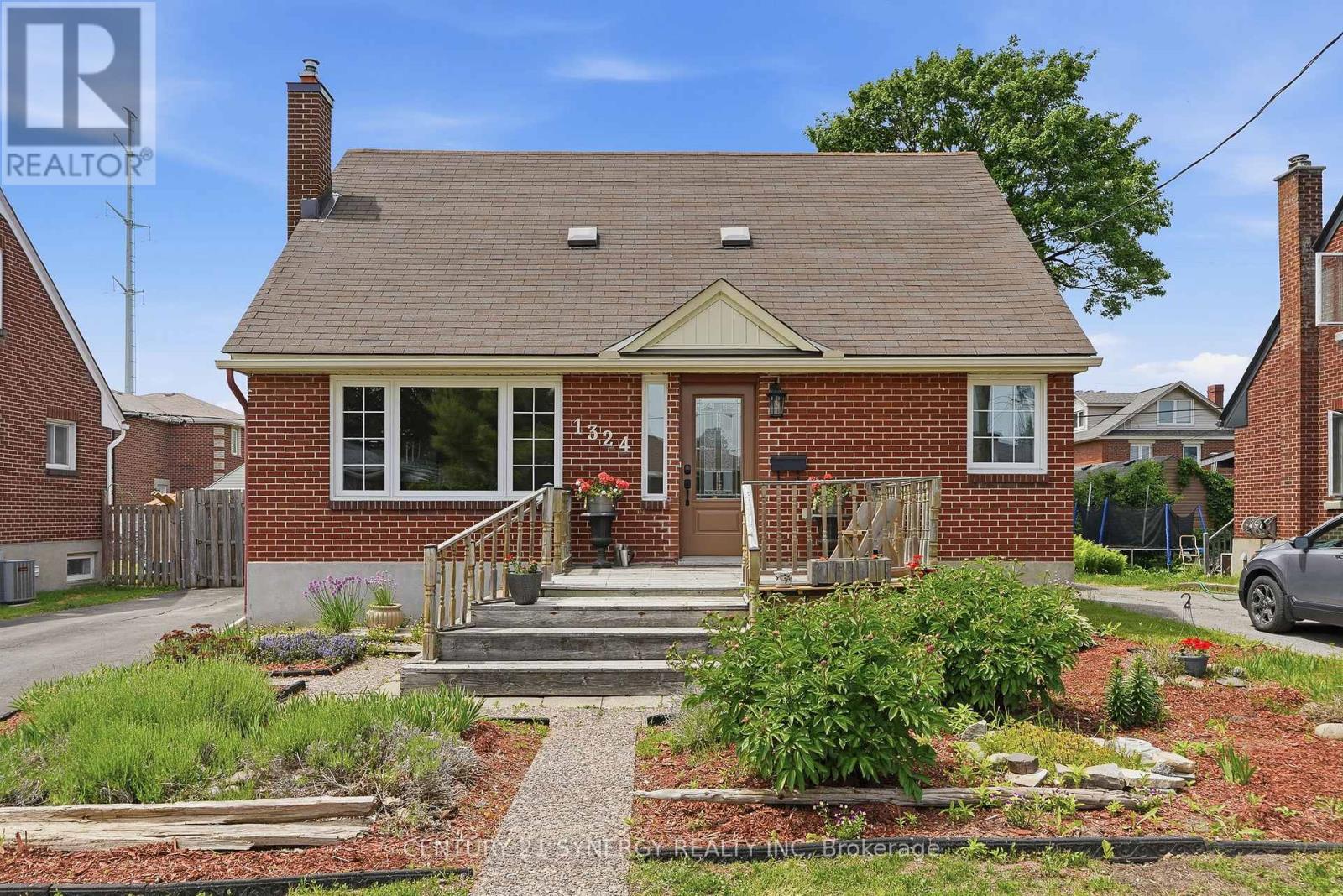 1324 Avenue O, Ottawa, Ontario  K1G 0A9 - Photo 1 - X13421824