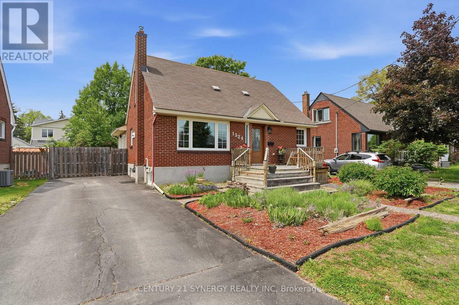 1324 Avenue O, Ottawa, Ontario  K1G 0A9 - Photo 2 - X13421824