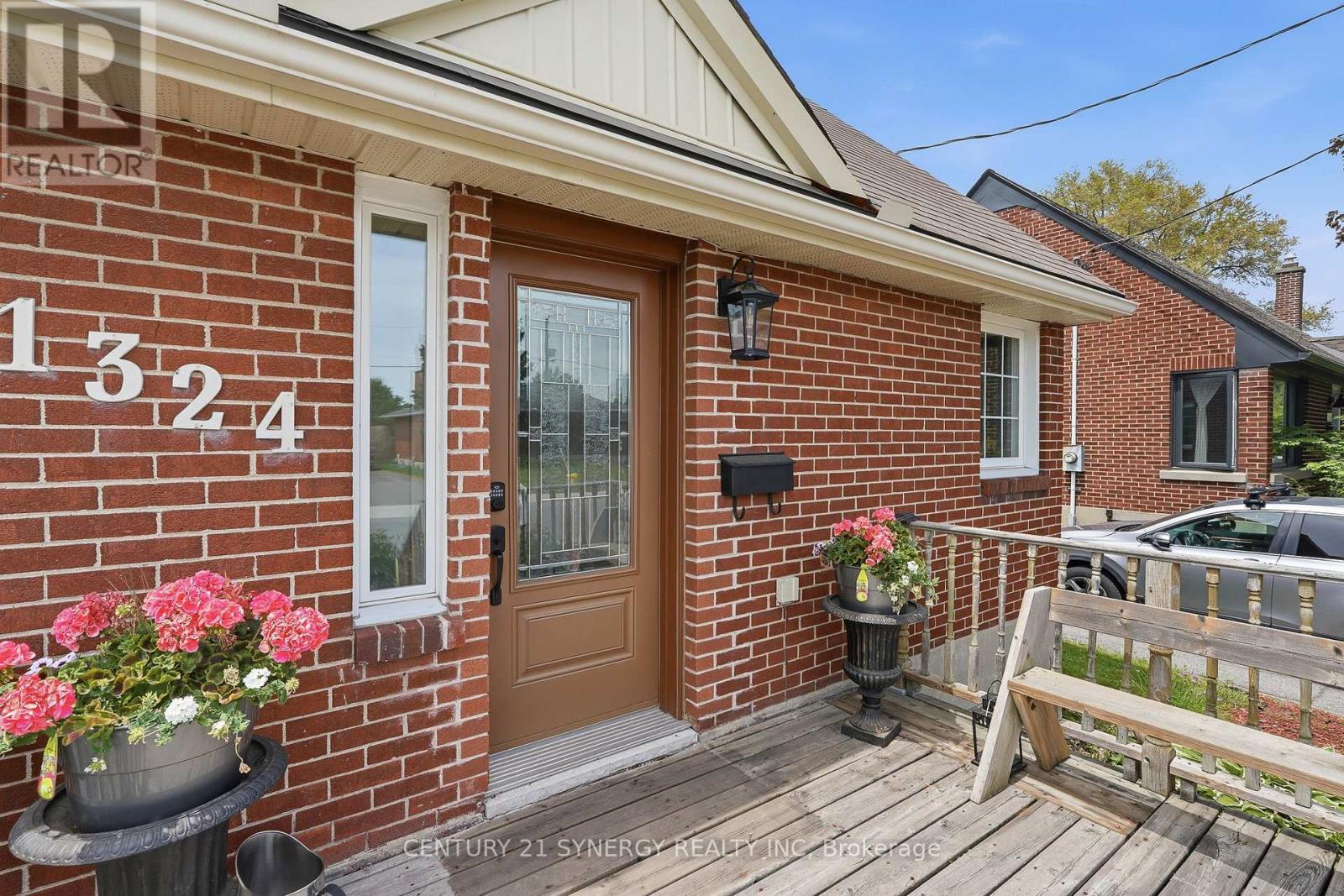 1324 Avenue O, Ottawa, Ontario  K1G 0A9 - Photo 3 - X13421824