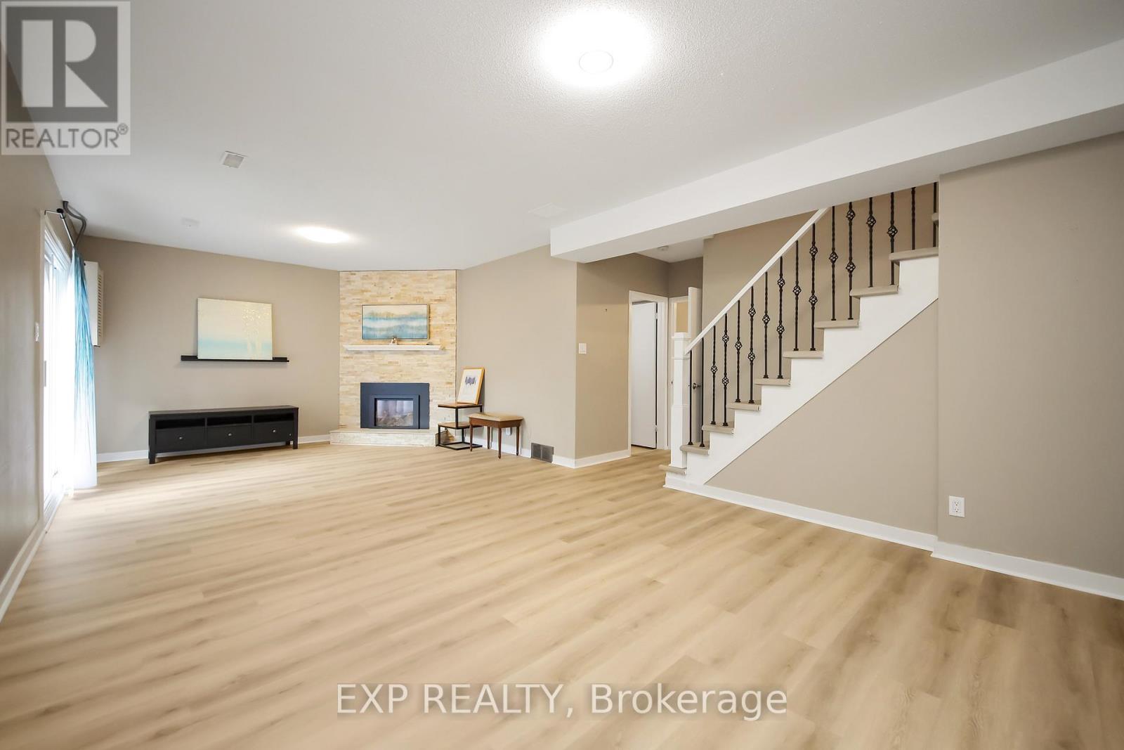 18 Winlock Crescent, Ottawa, Ontario  K2G 3X4 - Photo 3 - X13421976