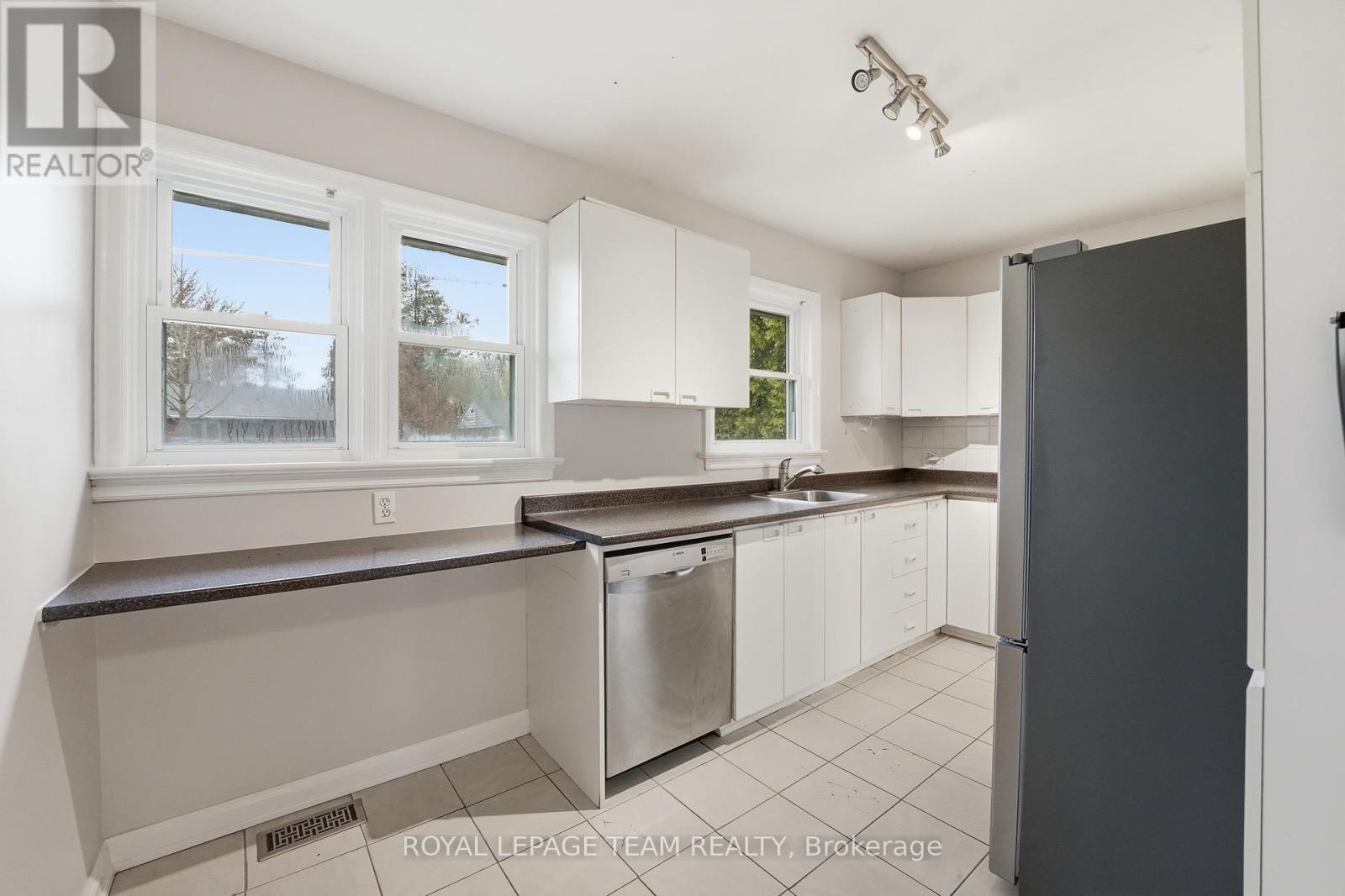49 Crownhill Street, Ottawa, Ontario  K1J 7K5 - Photo 7 - X13423038