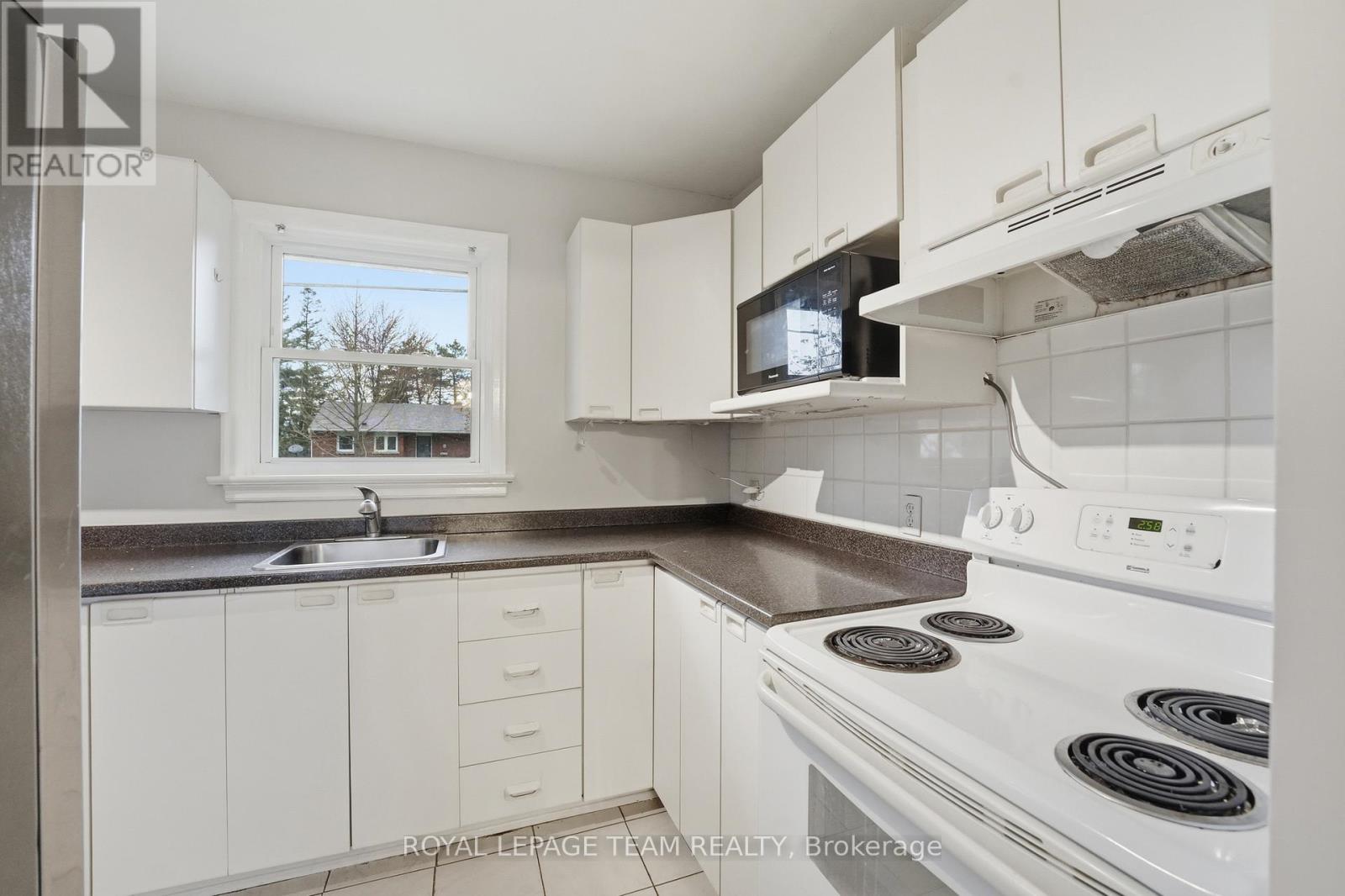 49 Crownhill Street, Ottawa, Ontario  K1J 7K5 - Photo 8 - X13423038