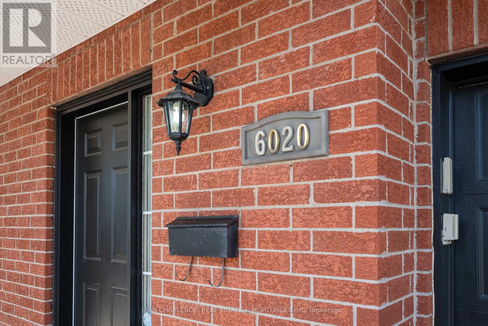 6020 Longleaf Drive, Ottawa, Ontario  K1W 1J2 - Photo 3 - X13423240