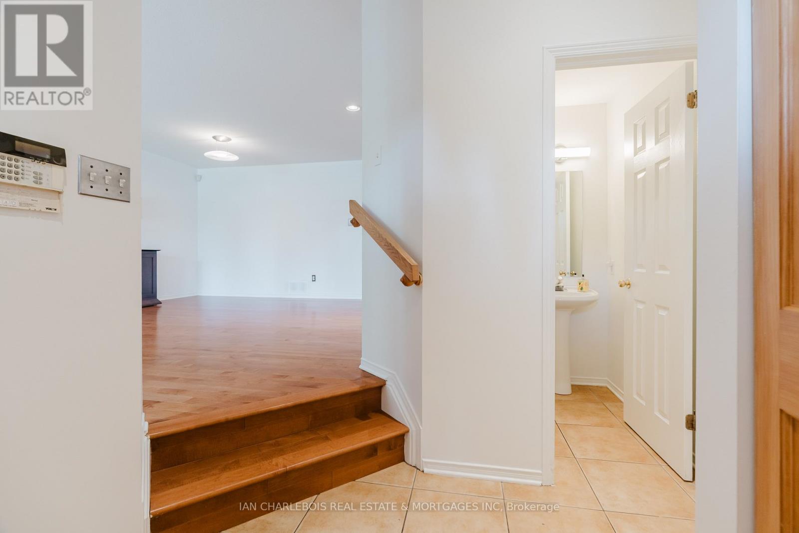 6020 Longleaf Drive, Ottawa, Ontario  K1W 1J2 - Photo 4 - X13423240