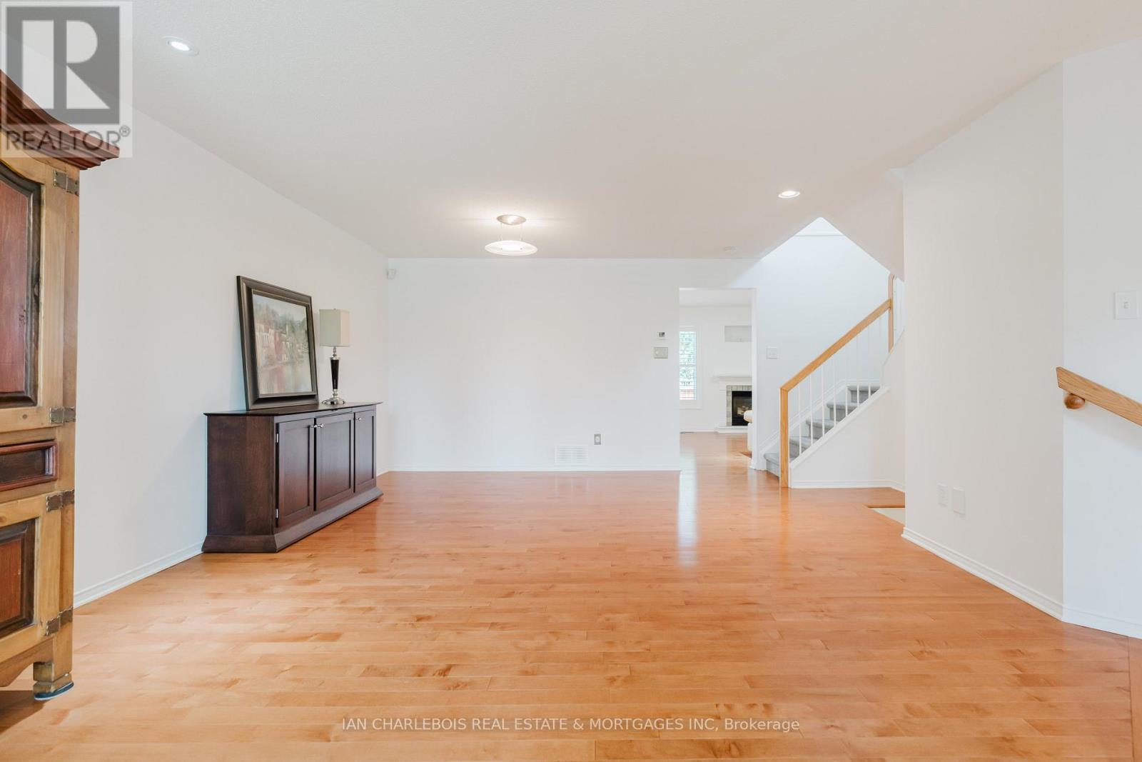 6020 Longleaf Drive, Ottawa, Ontario  K1W 1J2 - Photo 5 - X13423240