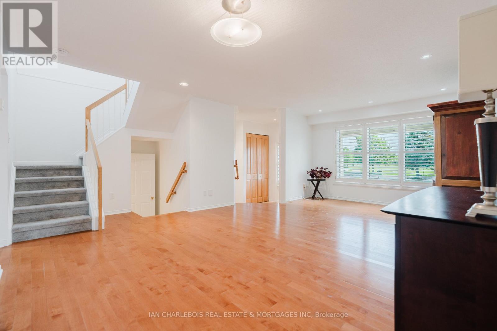 6020 Longleaf Drive, Ottawa, Ontario  K1W 1J2 - Photo 7 - X13423240