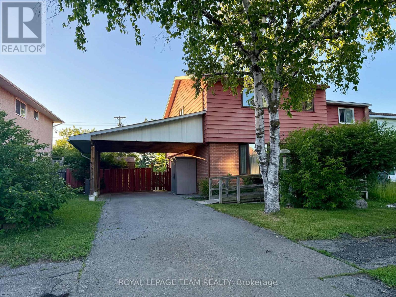 961 Greenbriar Avenue, Ottawa, Ontario  K2C 0J8 - Photo 1 - X13423548