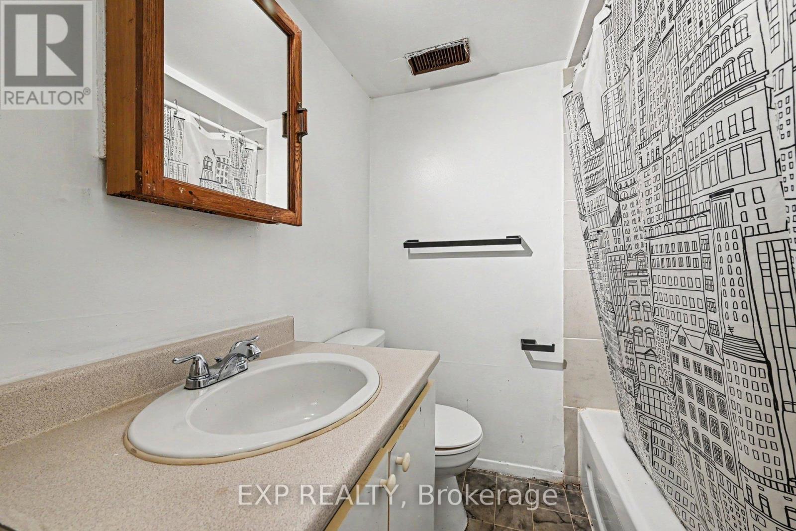 685 Crystal Street, Ottawa, Ontario  K1K 2G1 - Photo 17 - X13423838