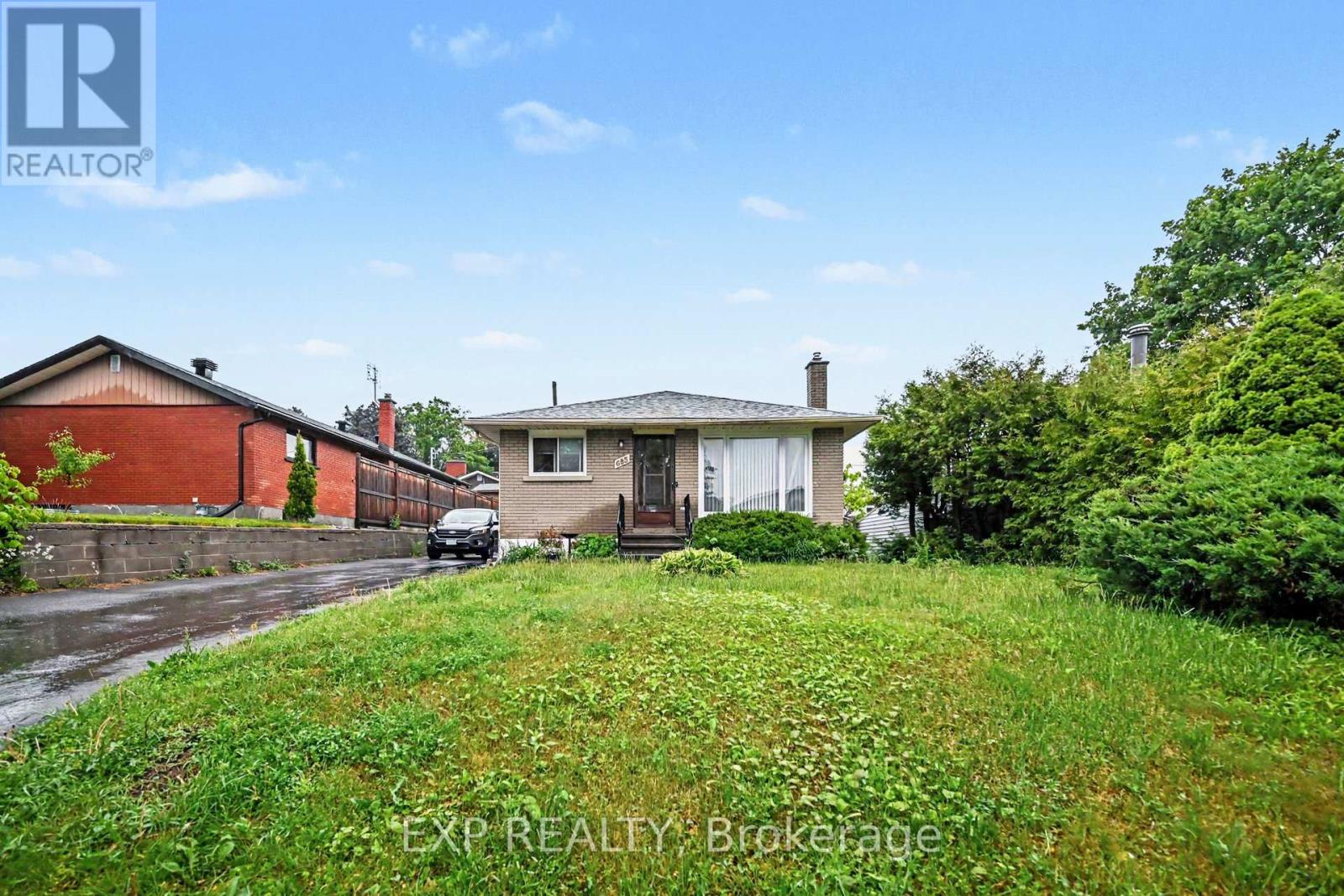 685 Crystal Street, Ottawa, Ontario  K1K 2G1 - Photo 3 - X13423838