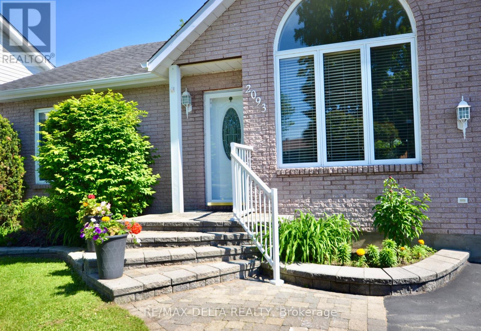 2093 Woods Street, Clarence-Rockland, Ontario  K4K 1H7 - Photo 2 - X13424054