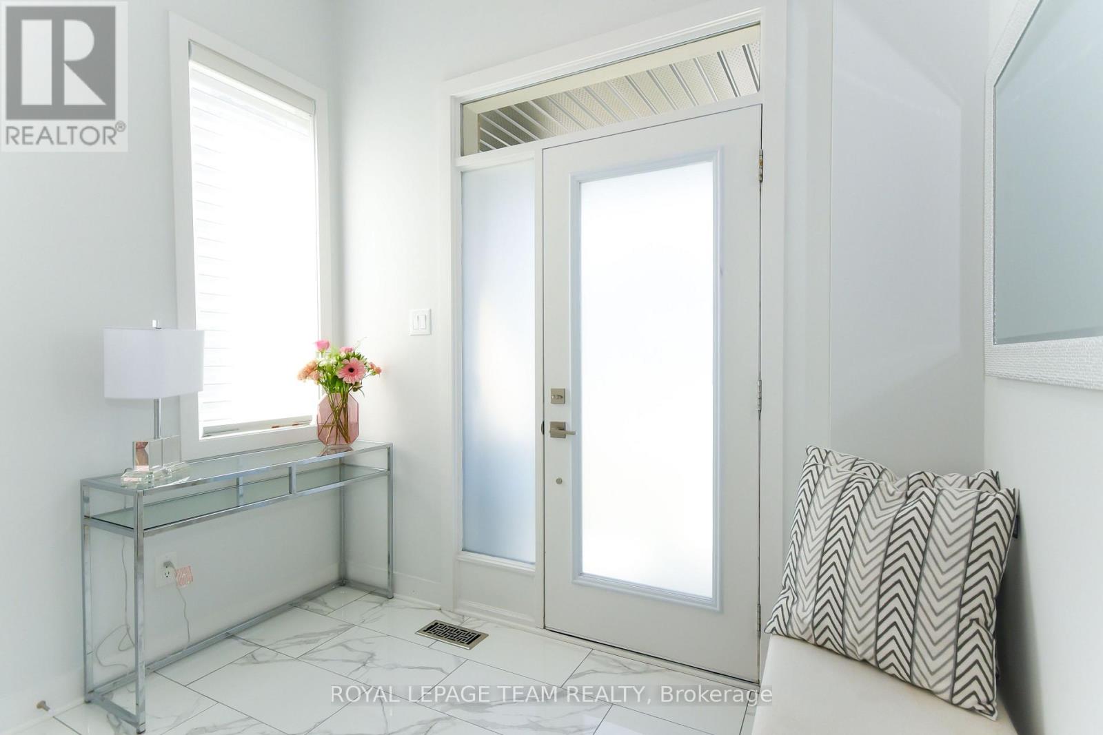 725 Capricorn Circle, Ottawa, Ontario  K4M 0J4 - Photo 3 - X13424166