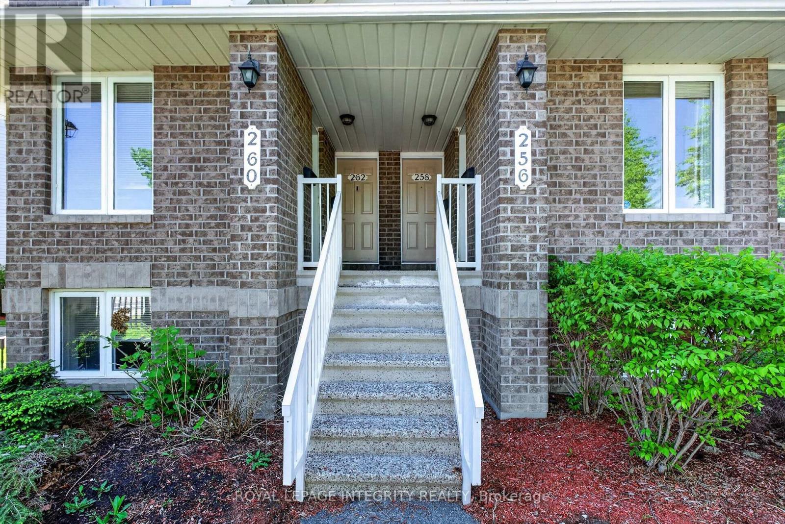256 Cresthaven Drive, Ottawa, Ontario  K2G 6W4 - Photo 3 - X13425486