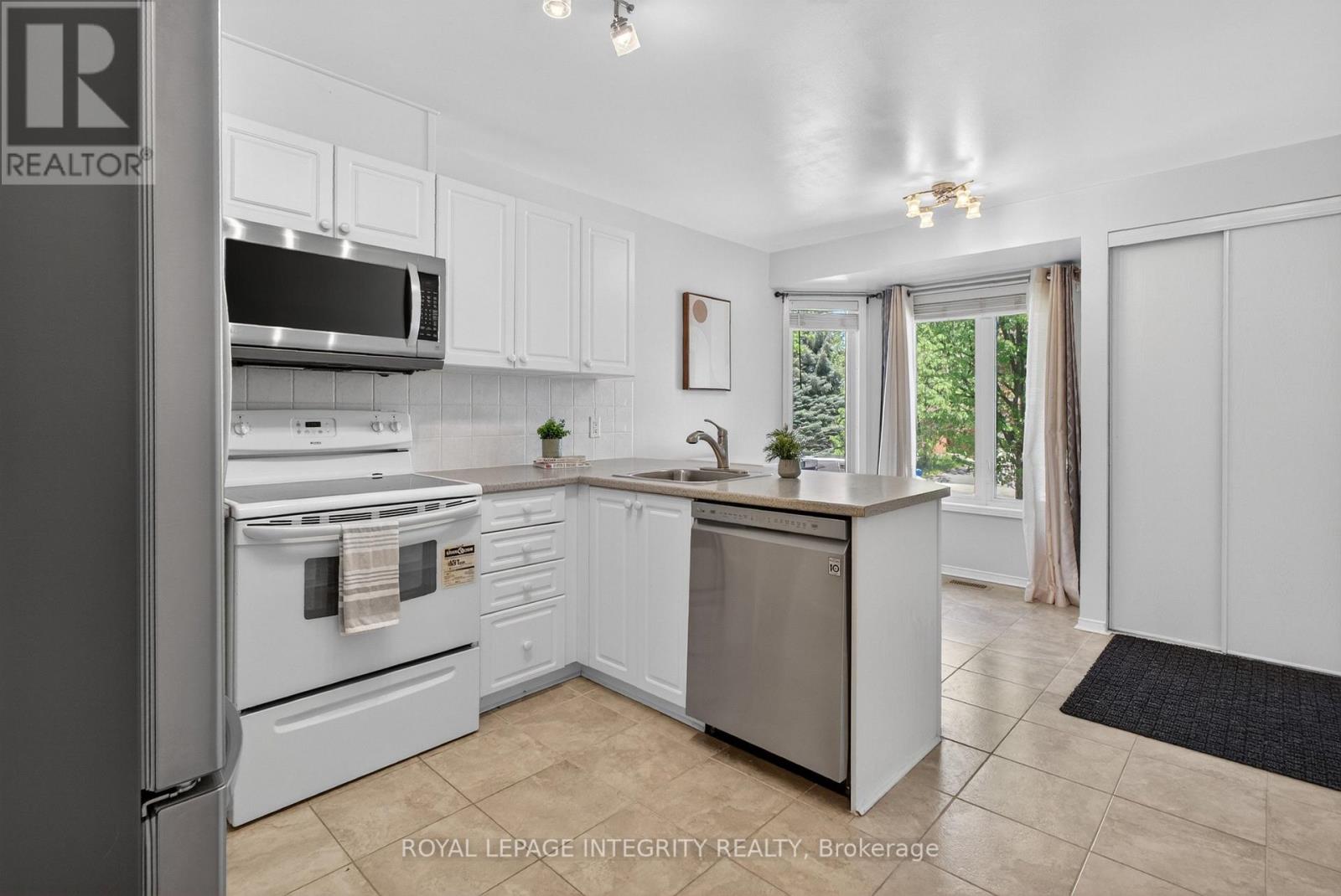 256 Cresthaven Drive, Ottawa, Ontario  K2G 6W4 - Photo 5 - X13425486