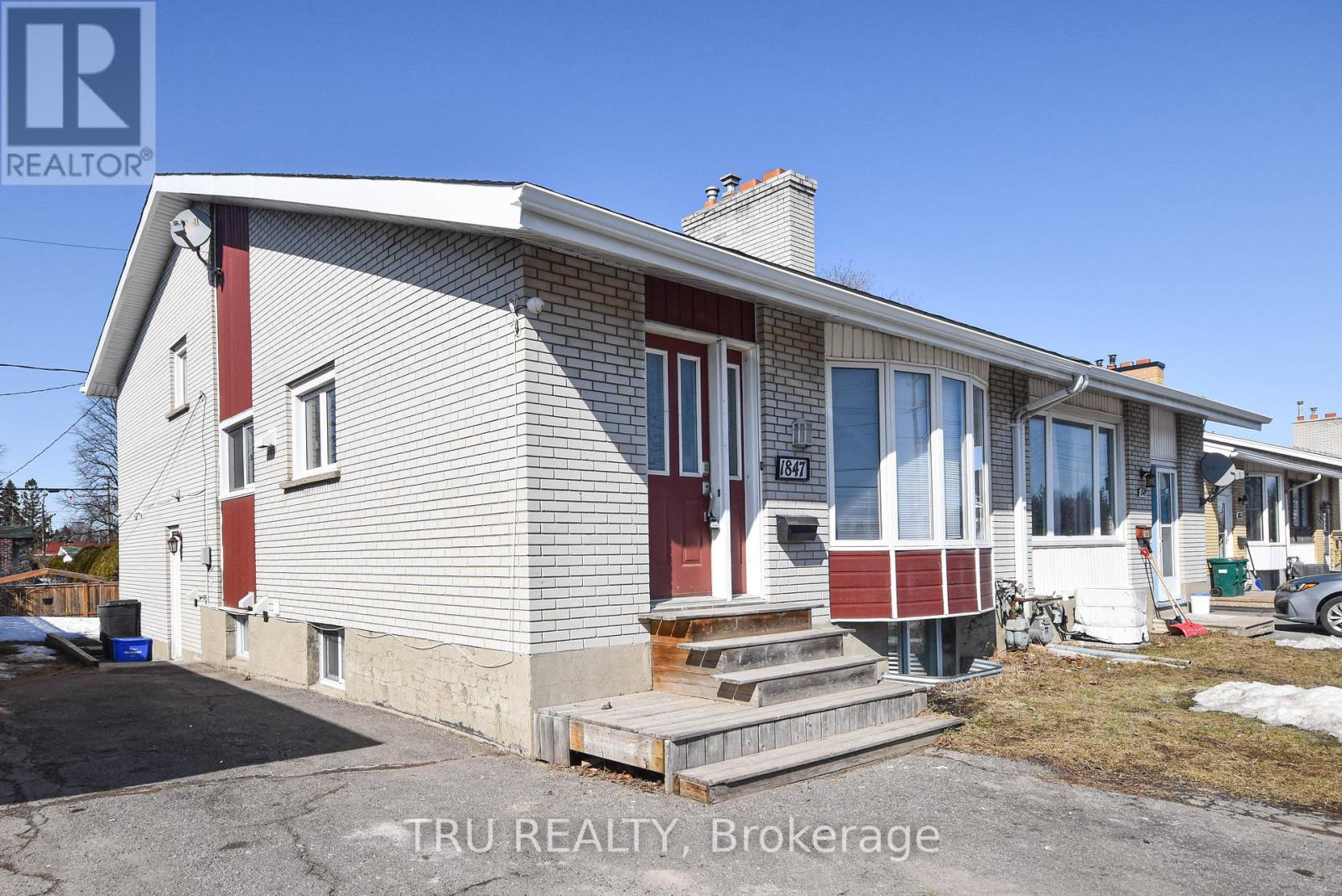 B - 1847 WALKLEY ROAD, Ottawa, Ontario