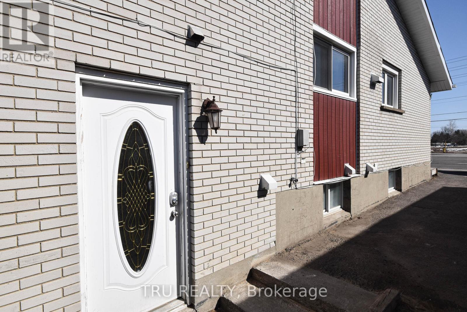 B - 1847 Walkley Road, Ottawa, Ontario  K1H 6X9 - Photo 2 - X13425536