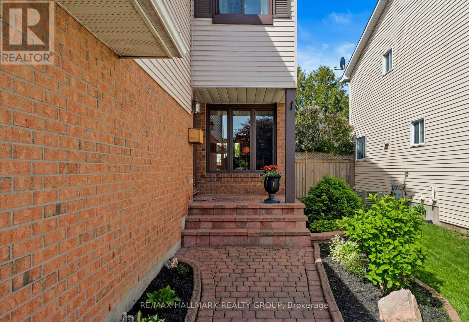 1912 Des Epinettes Avenue, Ottawa, Ontario  K1C 6P5 - Photo 2 - X13425550