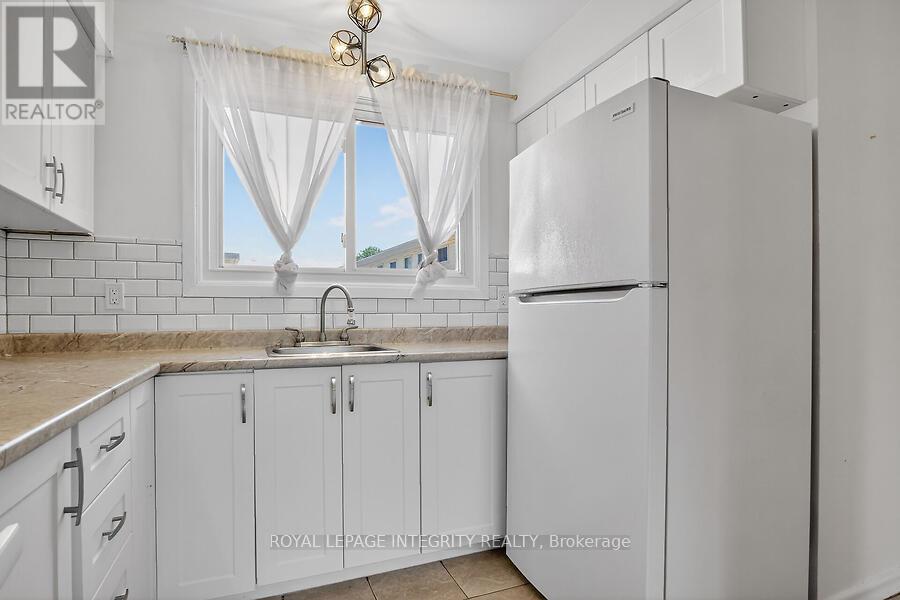 427 Moodie Drive, Ottawa, Ontario  K2H 8A4 - Photo 5 - X13426138