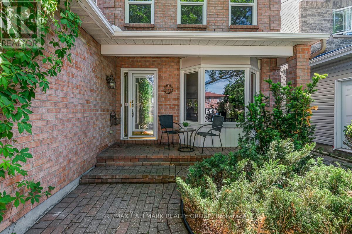 126 Dossetter Way, Ottawa, Ontario  K1G 4S5 - Photo 2 - X13426272